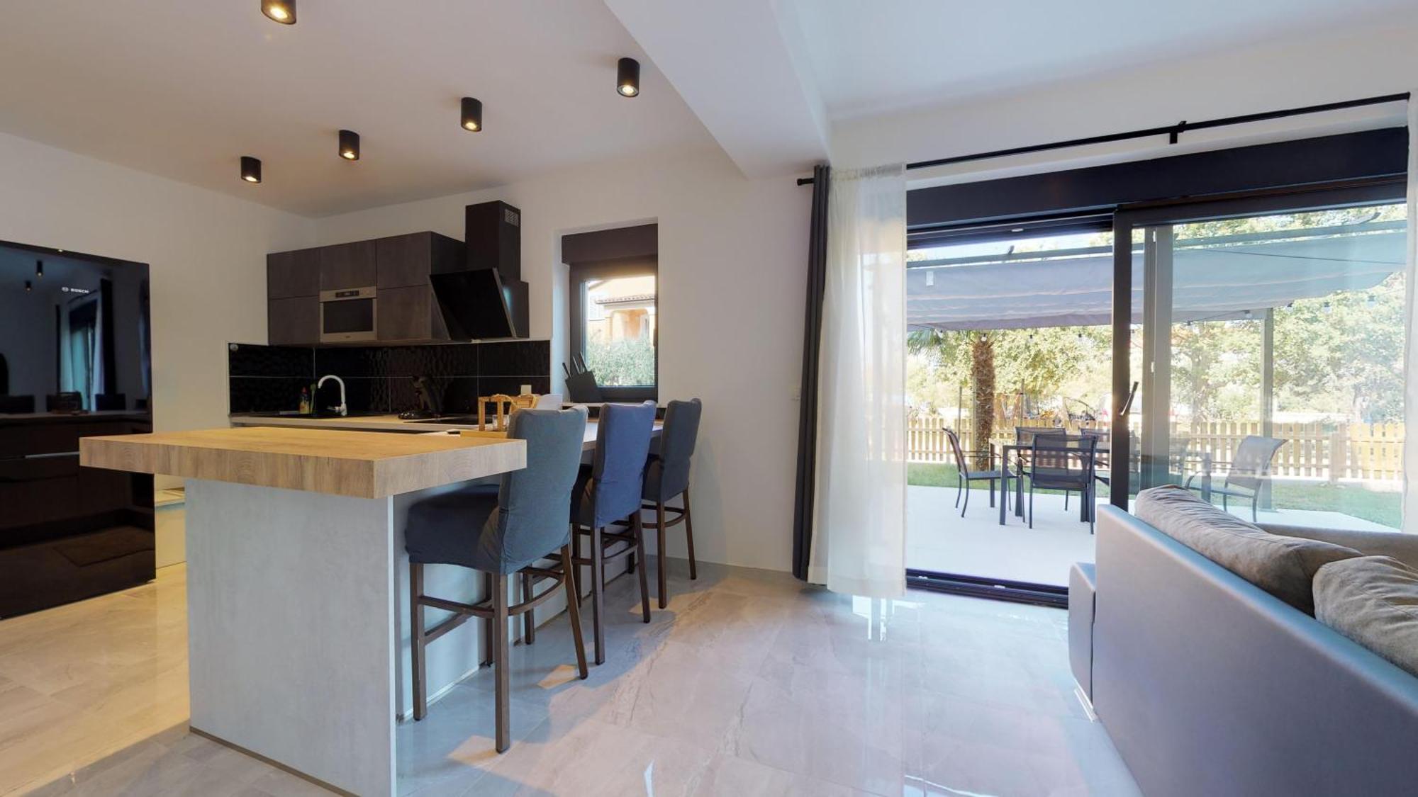 Beachfront - 2 Bedrooms - 4 Guests - Barbecue Labin (Istria)